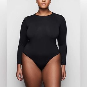 NWOT SKIMS Crew Neck Long Sleeve Bodysuit